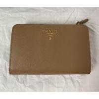 ราคา กระเป๋าสตางค์ Prada มือสอง ของแท้100% (22002493209)
