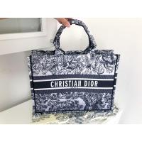 ราคา พร้อมส่ง กระเป๋าถือ มือ2 สีดำ (19921367881)