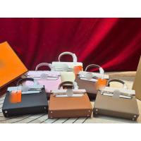 ราคา กระเป๋าถือ H&M 22 ซม. พร้อมสายครอสบอดี้หนังแท้ อุปกรณ์ครบกล่อง (44957425460)