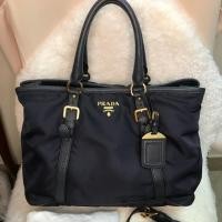 ราคา Prada nylon crossbody in navy ของแท้ (7428792923)