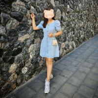 ราคา ส่งต่อชุดเดรสยีนส์​แฟชั่นขัดสีอ่อนสวยๆ​ แต่งกระดุมหน้า​ โล๊ะ​ตู้​เสื้อผ้ามือสอง​ งานป้าย​ ชุด​สวย​ เดรสมือสอง วินเทจมือ2 (24061916214)