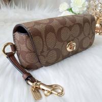 ราคา กระเป๋าใส่แว่น Coach 73639 Sunglass Case In (29414371863)