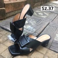 ราคา รองเท้าส้นสูงสีดำ *มือสองคัด (4042071281)