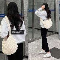 ราคา พร้อมส่ง Shoopen [Bubble Pom Pom] Wrinkle Hobo Bag (21379058732)