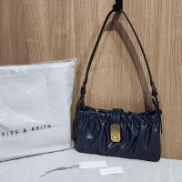 ราคา กระเป๋าสะพายไหล่ Charles & Keith สี Navy (แท้100%) (26674654903)
