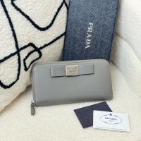ราคา Like new‼️ Prada zippy long wallet ปี2017 สีเทา marmo สวยมากก หนังทนๆ สภาพสวยเลยค่า หนังแข็งๆ รวมๆยังดูใหม่ (29608660894)