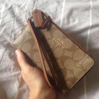 ราคา สองซิป Coach Signature PVC double corner zip F64131 คล้องมือ ของแท้100% ของใหม่มีป้ายราคา กระเป๋าคล้องข้อมือ✨ (834013662)