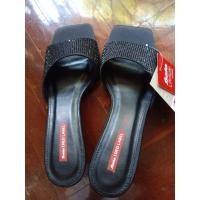 ราคา รองเท้าส้นสูง 2 นิ้วสีดำ เบอร์ 5 (38) บาจา มือหนึ่ง ไม่เคยใส่ (27762996895)