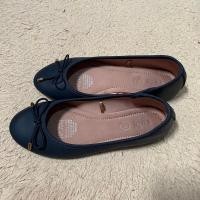 ราคา (PRELOVED) รองเท้าส้นแบน by RUBI (17095662783)