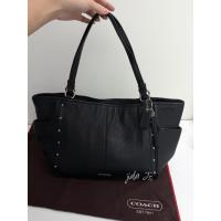 ราคา Coach Park Studded Carrie Tote หนังแท้ทั้งใบ สภาพดีมาก ไม่มีตำหนิหนัก (57704612048)