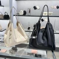 ราคา Charles&keith กระเป๋า levy nylon tote xl มีโค้ดลด20% พร้อมถุงผ้า ถุงกระดาษ ของแท้จากชอป (49156910673)