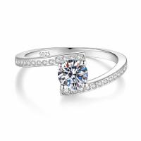 ราคา แหวนเพชร moissanite ทรงไขว้ ฝังเพชร 50 ตังค์ เงินแท้ 92.5% ชุบทองคำขาว 18k (50157421582)
