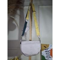 ราคา Esquire bag กระเป๋าสะพายสีครีม (27877299293)