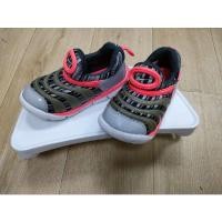ราคา รองเท้าเด็กมือสอง หนอน Nike 16 cm. (19145283186)