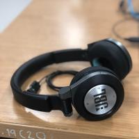 ราคา หูฟัง JBL รุ่น E40BT (1943400407)