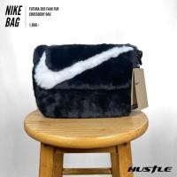 ราคา [Hustle.store]กระเป๋า Nike futura 365 faux fur crossbody bag มือ1ของแท้พร้อมส่ง‼️‼️‼️‼️‼️‼️‼️‼️ (25500741654)