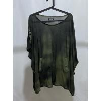 ราคา เสื้อยืด IZZUE มือ 2 ของแท้ % ดีไซน์เก๋มาก รอบอก 36”- 60” ยาว 29“ มีตำหนิตามรูป ขอคนรับได้นะคะ (42450829685)