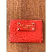 ราคา kate spade card case หนังแท้ สวย ช่องใส้บัตรด้านหลังมีร่องรอยการใช้งานตามรูป สภาพใช้งาน (42079606408)