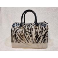 ราคา กระเป๋ามือสองซิลิโคนแบรนด์ FURLA มีร่องรอยกาใช้งาน (26603470125)