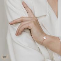 ราคา สร้อยข้อมือเงินแท้ 92.5 ชุบพิ้งโกลด์ ใบโคลเวอร์ตกแต่งเปลือกหอย (43477951857)