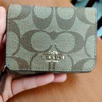 ราคา Coach กระเป๋าตังค์ 3 พับ สภาพดหมือนใหม่ ไม่มีตำหนิ (3634265071)