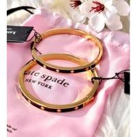 ราคา ส่งฟรี‼️ของแท้กำไลข้อมือ KATE SPADE SPOT THE SPADE ENAMEL HINGED BANGLE O0RU2565 (24369475820)