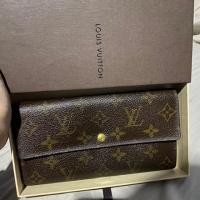 ราคา Used Louis sarah 2 การ์ด แท้% กระเป๋าสตางค์หลุยส์ซ่าร่า 2 การ์ด อปก. กล่อง ถุงกระดาษ แท้ (3944728543)