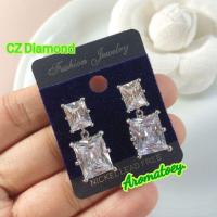 ราคา ต่างหูสี่เหลี่ยมเพชร CZ แฟชั่นแบบดารา สวยใส่ทำงาน ใส่ออกงาน มอบของขวัญได้ (214127543)