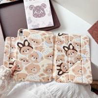 ราคา น่ารักตุ๊กตาหมีพิมพ์IPadกรณีหลายมุมพับสําหรับIPad11th Gen12 A16 Gen7/8/9 10.2" Air4/5 10.9 Pro11 M2 Air8 13 นิ้วM4 Air6/7 11 นิ้ว 12.9 นิ้วความงามน่ารัก (44811967781)