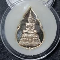 ราคา เหรียญพsะแก้วมรกต ที่ระลึก ครบรอบ 64 ปี กรมสรรพสามิต พิธีพุทธาภิเษก วัดพระศรีรัตนศาสดาราม ปี 39เนื้อเงินขัดเงา พร้อมตลับ (46804856750)