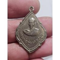 ราคา เหรียญ กะหลั่ยเงิน หลวงพ่อพุ่ม วัดคีรีมาส เกาะสมุย สุราษฏร์ธานี R180369 (56457493650)