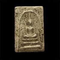 ราคา พระสมเด็จรุ่นแรก พิมพ์สามชั้นหูบายศรี หลวงพ่อรวย วัดตะโก จ .อยุธยา ปี 2498 (44323381244)