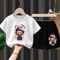 ราคา Pinx.th Labubu Summer Summer แขนเสื้อยืดกางเกงขาสั้นสไตล์ใหม่ Rabubu Cartoon น่ารักเด็กชายและสาวก (43410581249)