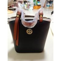 ราคา TORY BURCH หนังแท้ ทรงถัง กระเป๋าหนังนิ่มทรงสวย สีดำสายน้ำตาล ขนาด 9 นิ้ว ถ่ายจากสินค้าจริง (15510785733)