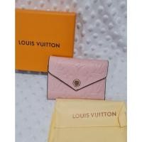 ราคา กระเป๋าสตางค์ใบสั้น 3พับ หลุยส์ สีชมพู พร้อมกล่อง (23715553914)