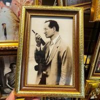 ราคา กรอบรูปภาพพระฉายาลักษณ์ รัชกาลที่ 9 ร.9 ขนาด 5x7 นิ้ว ตั้งโต๊ะหรือห้อยแขวน ของขวัญ เสริมความเป็นศิริมงคล (24363187017)