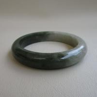 ราคา กำไลหยกพม่า jadeite type A ทรงกลมท้องแบน ขนาดวงใน 58.1mm กว้าง 12.7mmสีเขียวปนขาวน้ำนมสวยงามสวมใส่ได้ทุกเพศ (19792206763)