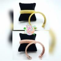 ราคา กำไล ลายดอกพิกุล สีทอง สีนาค เครื่องประดับชุดไทย PT Shop (47705699951)