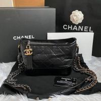 ราคา Very good condition Chanel gabrielle small holo25 ชิคๆอีกแล้ว ไซต์ฮิต สภาพสวยค่ะ มีรอยใช้งานทั่วไป ไม่มีตำหนิหนัก (7016205906)