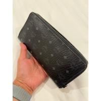 ราคา MCM กระเป๋าตังค์ใบยาว สีดำ แท้ มือสอง สภาพใช้งาน (57906853371)