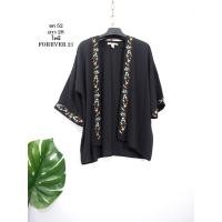 ราคา เสื้อมือสอง เสื้อสาวอวบ เสื้อคลุม แขนสามส่วน ผ้าโพลี ปักลาย อก 52 ยาว 28 นิ้ว แบรนด์ Forever21 (8468444762)