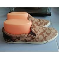 ราคา COACH ALEGRA size 37.5 24 cm รองเท้าของแท้มือสอง มาแบบเดิมๆไม่เก็บสี มีรอยการใช้งานด้านท้ายนิดหน่อย โดยรวมบอดี้สวย (8552582396)