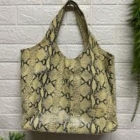 ราคา กระเป๋าสะพาย ลายหนังงู เทียม แฟชั่น กว้าง 18 สูง 11 ก้น 5 นิ้ว ราคา 290 บาท (26357581025)