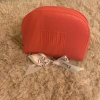 ราคา (ส่งฟรี)กระเป๋าเครื่องสำอางDior (7232232393)