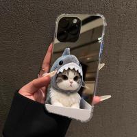 ราคา ตุ๊กตาเคสโทรศัพท์กระจกฉลามเหมาะสําหรับ iPhone17promax Apple 16 น่ารัก OPPOReno14 แมว Samsung S25 Huawei P80 ลูกแมว VIVOS30 Xiaomi 15 One Plus ACE3 (54811796834)
