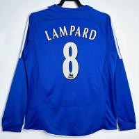 ราคา เสื้อป๋าบอล เสื้อฟุตซอล เสื้อบอลย้อนยุคแขนสั้นและแขนยาวแบบเหย้าของเชลซีฤดูกาล2006-07รุ่นฟิกเกอร์ชุดฟุตบอลของแลมพาร์ดและดร็อกบา (51558196591)