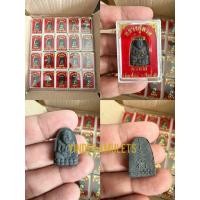 ราคา ยกลัง100กล่อง หลวงปู่ทวดเนื้อว่านวัดช้างให้ พร้อมกล่องกำมะหยี่สีแดง พิมพ์รูปเหมือนเตารีด (51305662684)