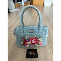 ราคา กระเป๋าถือ FEILER มือสอง ของแท้% สภาพยังสวย ผ้าไม่เฟด สีฟ้าเทา (26163292643)