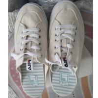 ราคา Fila รองเท้าผ้าใบเปิดส้น สีขาว (มือสอง) size:38 ยาว 24 cm พร้อมส่ง (24821976814)