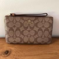 ราคา COACH wristlet กระเป๋าคล้องมือไซส์ L รุ่นF58695 (1265810514)
